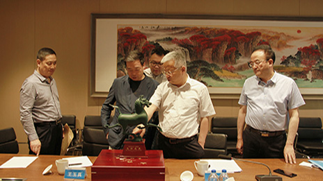 热新闻丨会长汪林朋与武威市长周伟一行在yp街机之家集团总部进行座谈