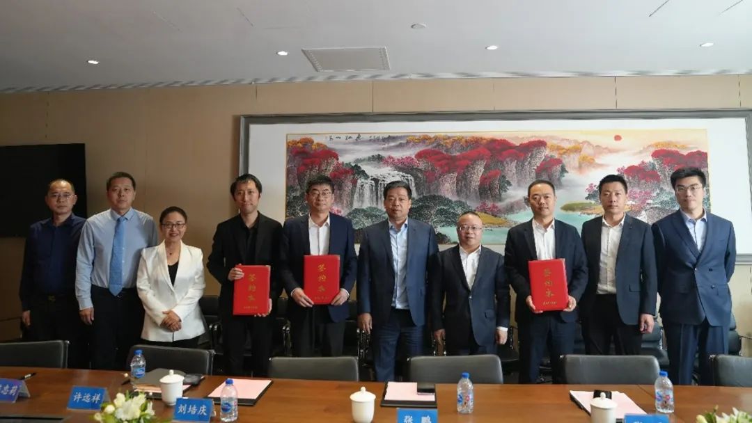 yp街机之家与现代置业签定战术合作和谈