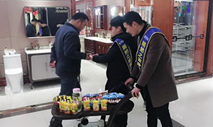 真诚服务 如家贴心&mdash;安徽分公司淮南店幼推车送茶点服务让温暖长留心间