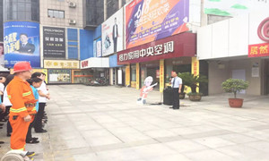 消防演练不松弛，筑牢商场安全防火墙！
